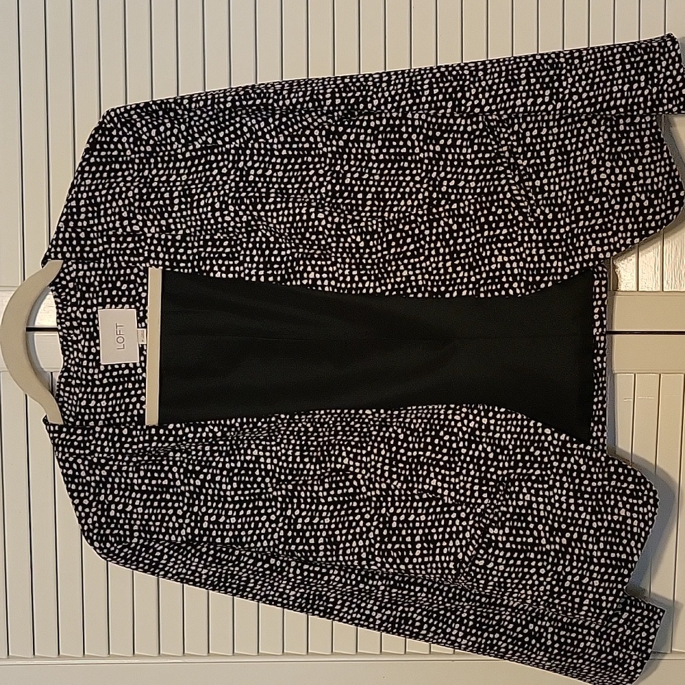 Loft short lined polyester jacket, size M.